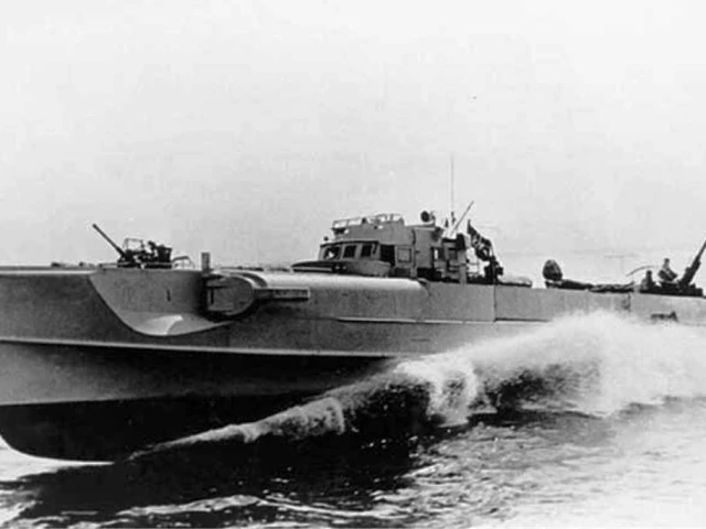 Schnellboote in pursuit of Irish Lass